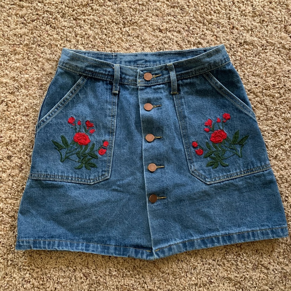 Embroidered high-waisted denim skirt
